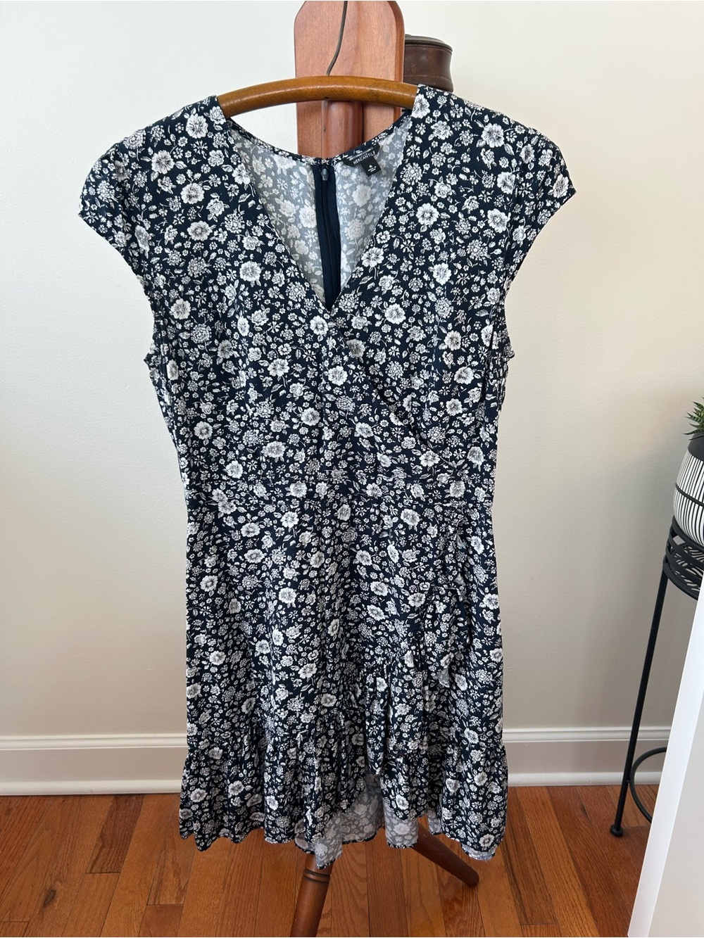 J. Crew Mercantile Navy and White Floral Fit-and-Flare Dress Size 6